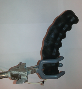 A bidirectional soft actuator fabricated by 3D printing process.